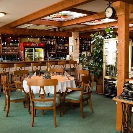 מלון Wellness Ida 4*